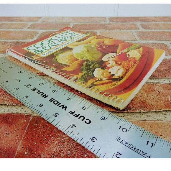 COOK LITE EAT RIGHT Vtg 80s Cookbook Favorite Recipes of Home Economic Teachers - Picture 8 of 11